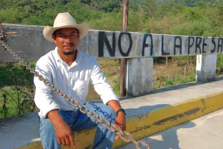 Fidel Heas Cruz, resident of Paso de la Reina and member of COPUDEVER at blockade