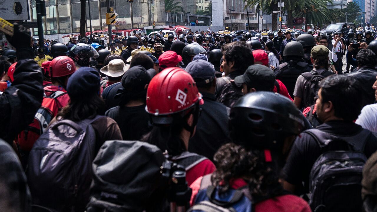 combative-mexico-city-march-tlatelolco